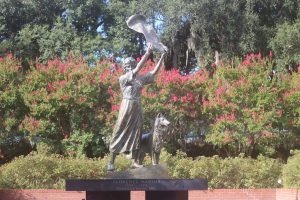 Photo of the Florence Martus statue in Savannah, Georgia.